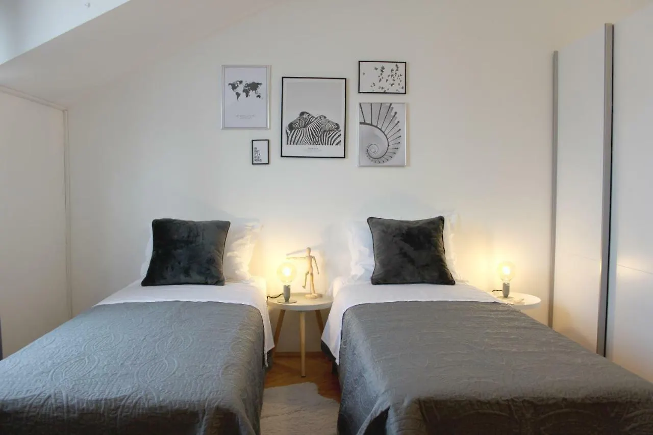 Marjan Hill Apartment - Close To Center & Garage Split