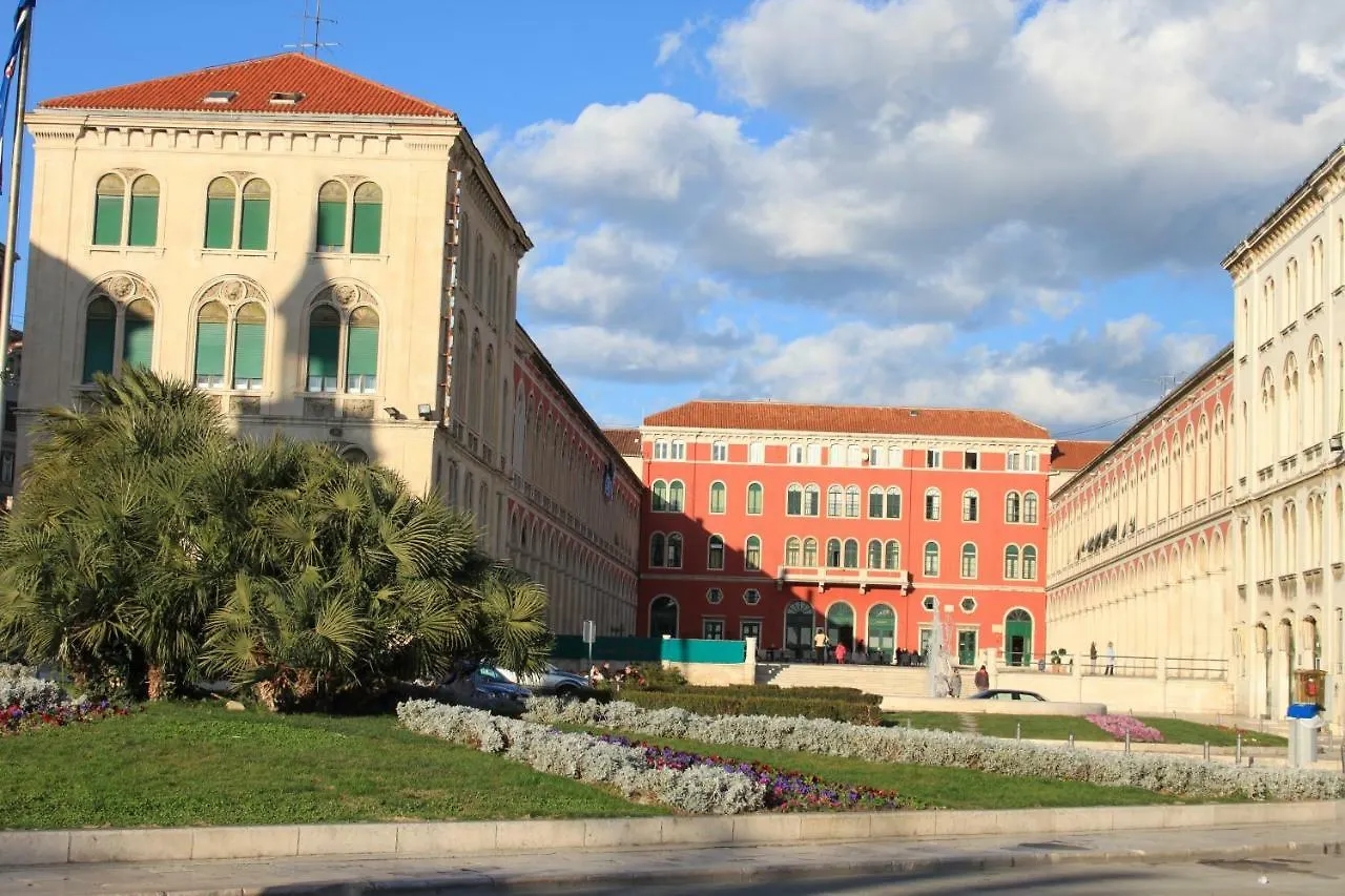 Marjan Hill Apartment - Close To Center & Garage Split