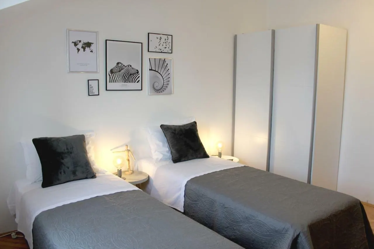 Marjan Hill Apartment - Close To Center & Garage Split